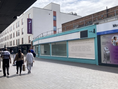 ORPINGTON – 89 The Walnuts Shopping Centre