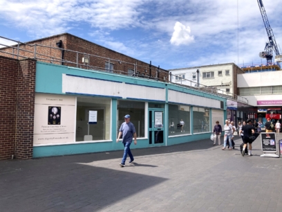 ORPINGTON – 89 The Walnuts Shopping Centre